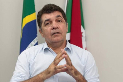 Prefeito de Criciúma é preso em operação que apura fraude na prestação de serviço funerário