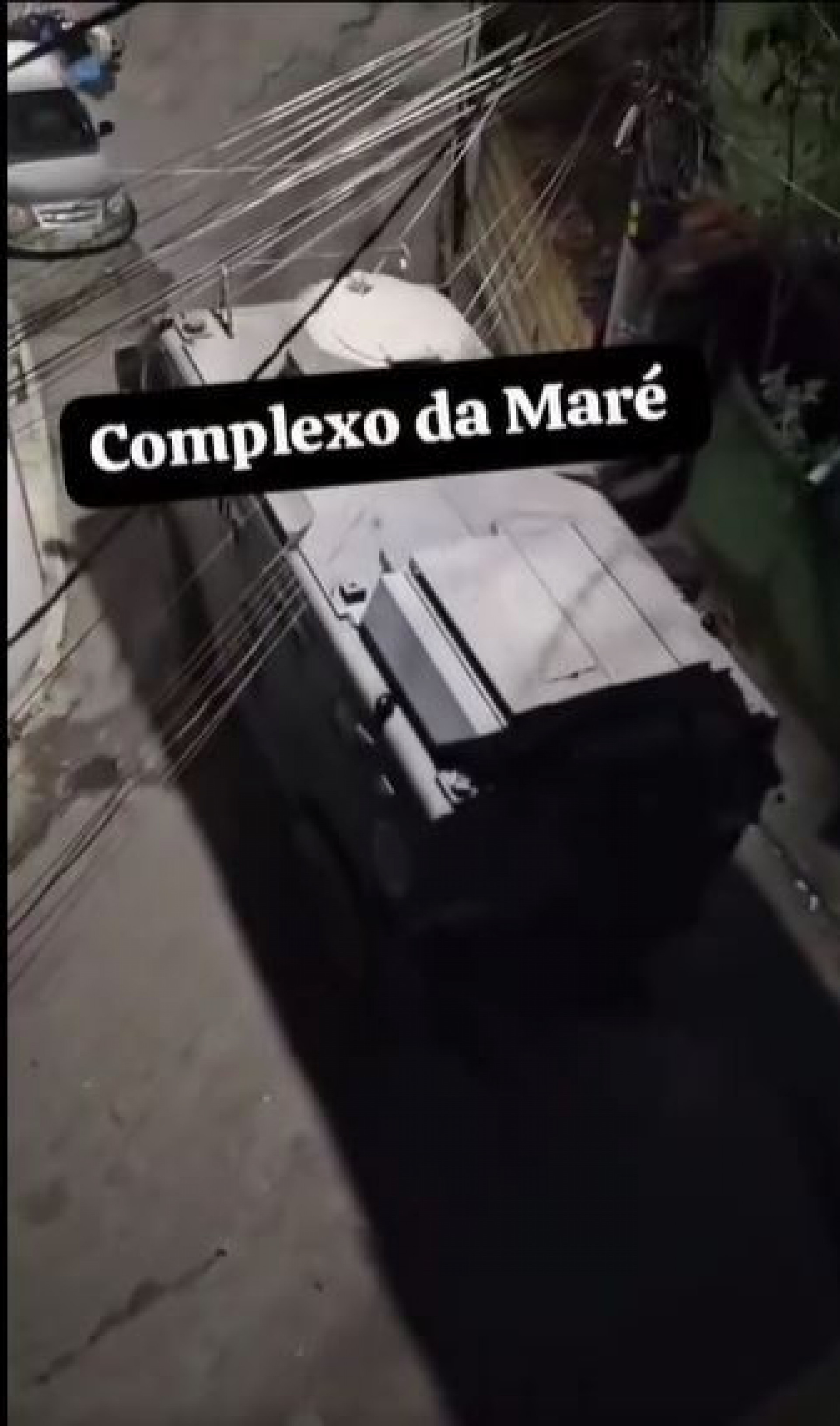 Veículos blindados durante operação no Complexo da Maré - Reprodução