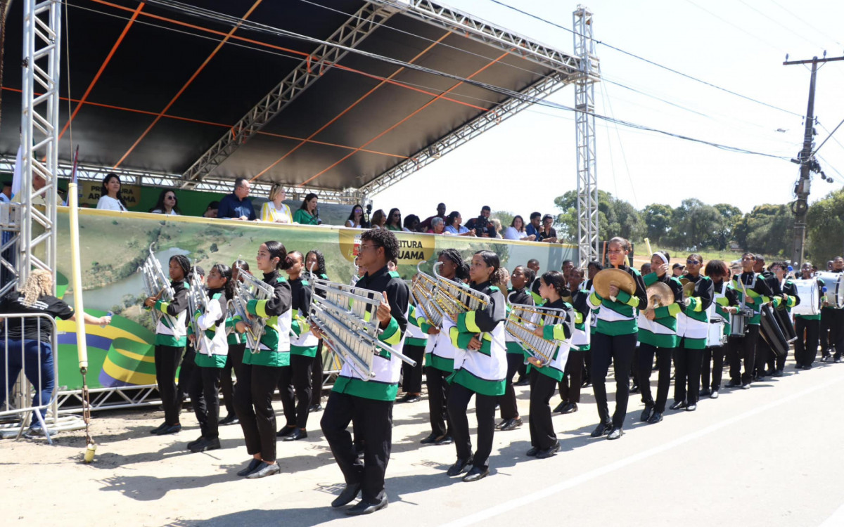 O próximo evento no calendário da Semana da Pátria será neste sábado (7), com o desfile cívico no Centro de Araruama. Às 8h30, será realizado o hasteamento dos pavilhões, na Praça Menino João Hélio. O desfile começa às 9h, percorrendo a Avenida Brasil