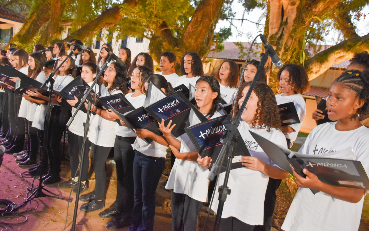 "Os alunos do +Música não cansam de nos emocionar com seu talento e postura", disse o prefeito Juninho - Divulgação