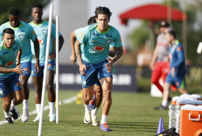 Pedro rompe ligamento do joelho, é cortado da Seleção e preocupa Flamengo