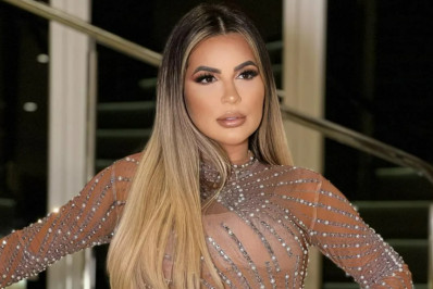 Advogados de Deolane Bezerra comemoram decisão da Justiça em barzinho