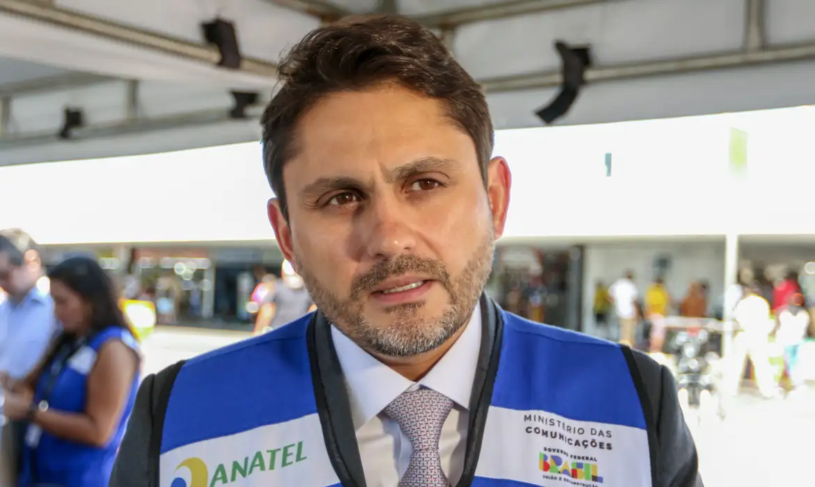 'X' tem que cumprir ordem judicial, afirma ministro das Comunicações