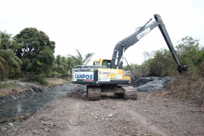 Agricultura limpa canais visando segurança hídrica e irrigação agrícola 