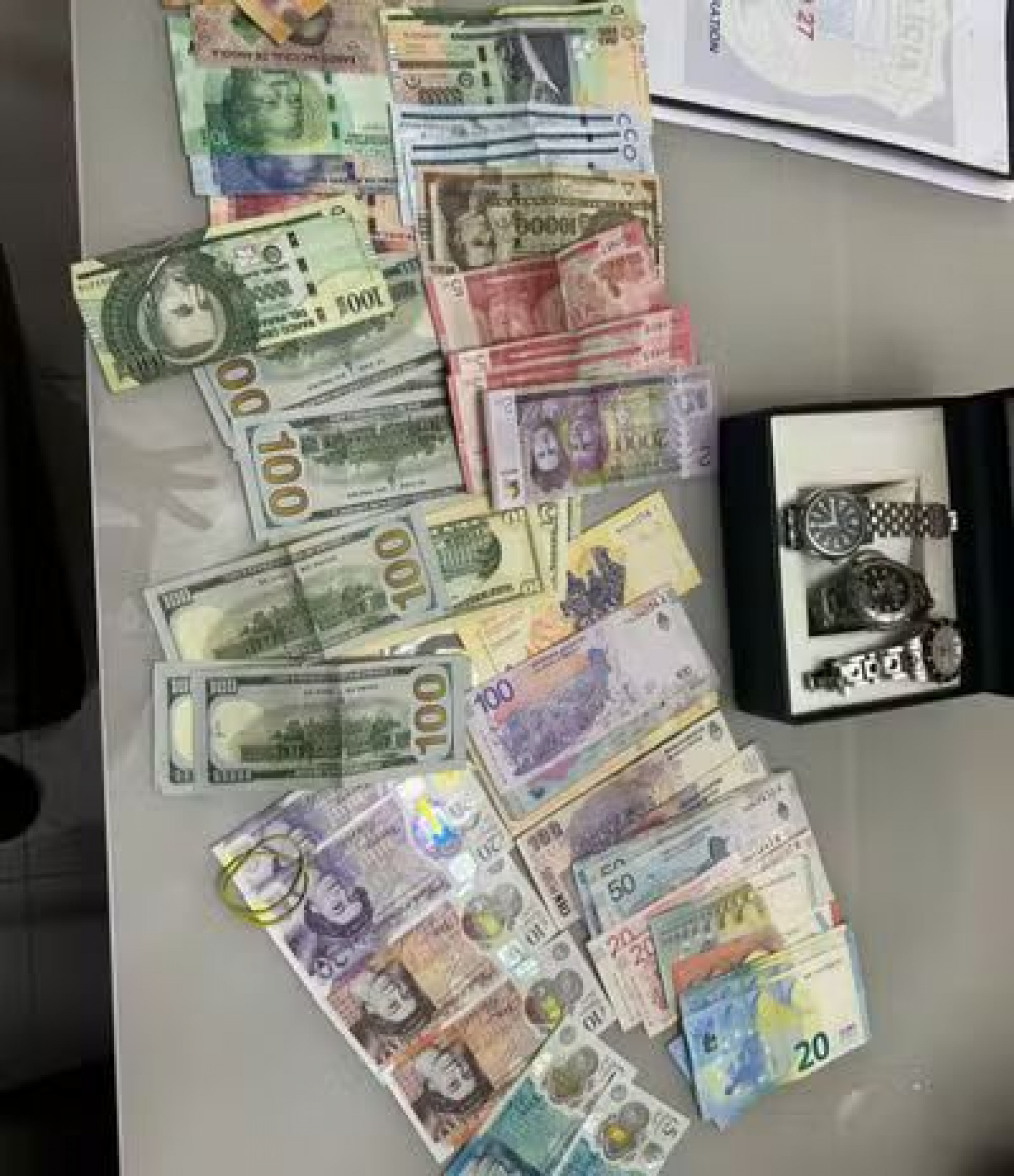 Operação contra Deolane prende carros de luxo, aeronaves e joias - Divulgação/PCPE