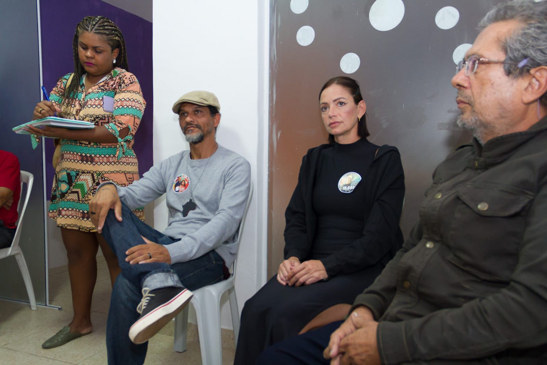 Também estiveram presentes, a diretora da ALACAF, Luciana Rugani; o pesquisador Pierre de Cristo; a conselheira municipal de cultura e liderança da periferia Thammy Carvalho, além de candidatas e candidatos à vereança e outros fazedores de cultura da cidade - Divulgação