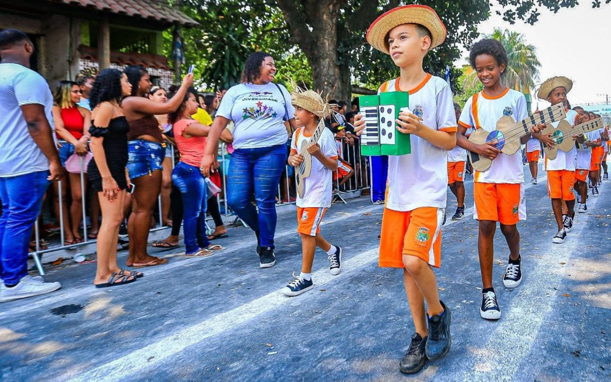 A diversidade musical e a riqueza cultural foram lembradas pelos alunos no desfile