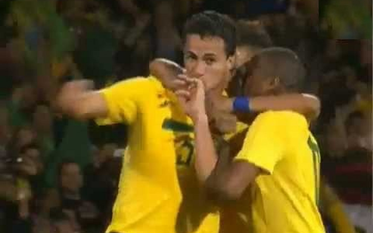 Leandro Damião  (Inter) - Brasil 4 x 0 Bolívia, em 6 de abril de 2013