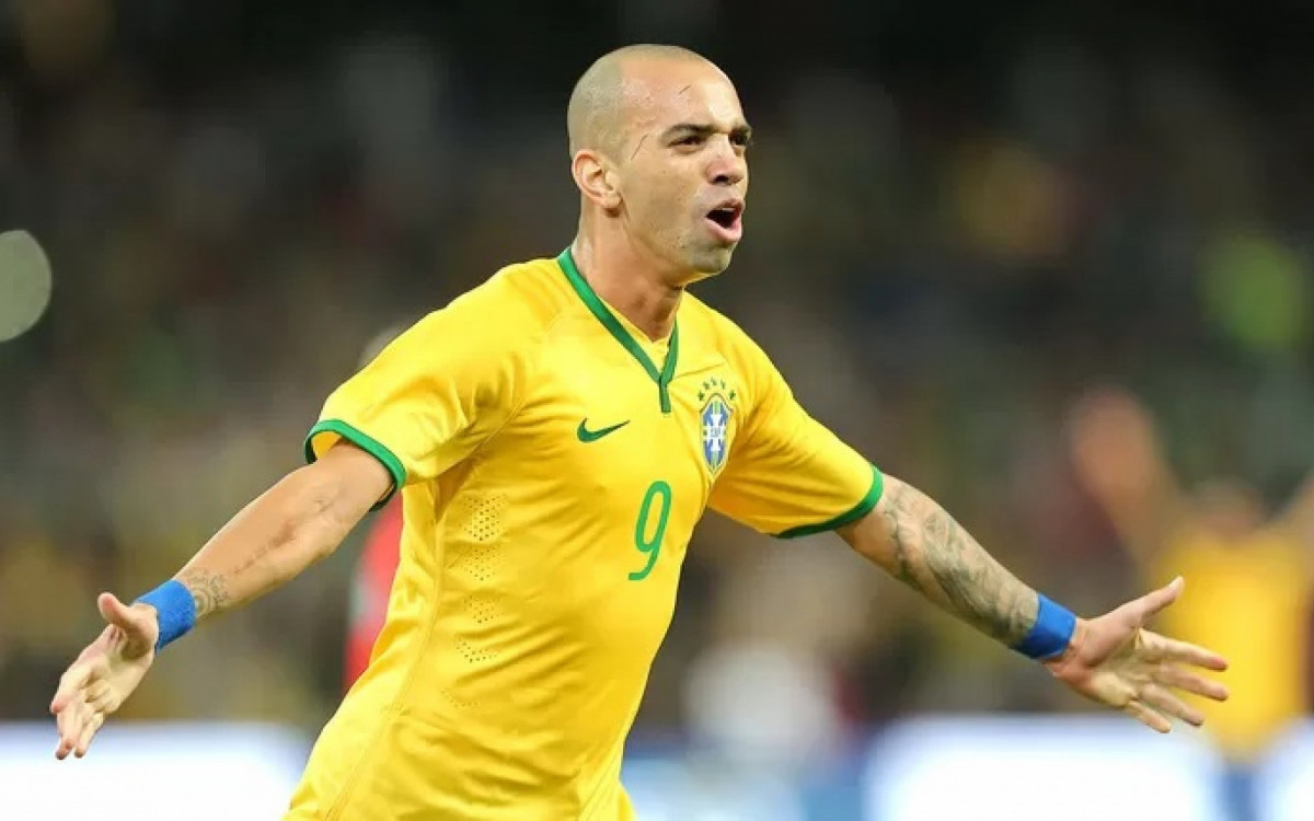 Diego Tardelli (Atlético-MG) - Brasil 2 x 0 Argentina, em 11 de outubro de 2014