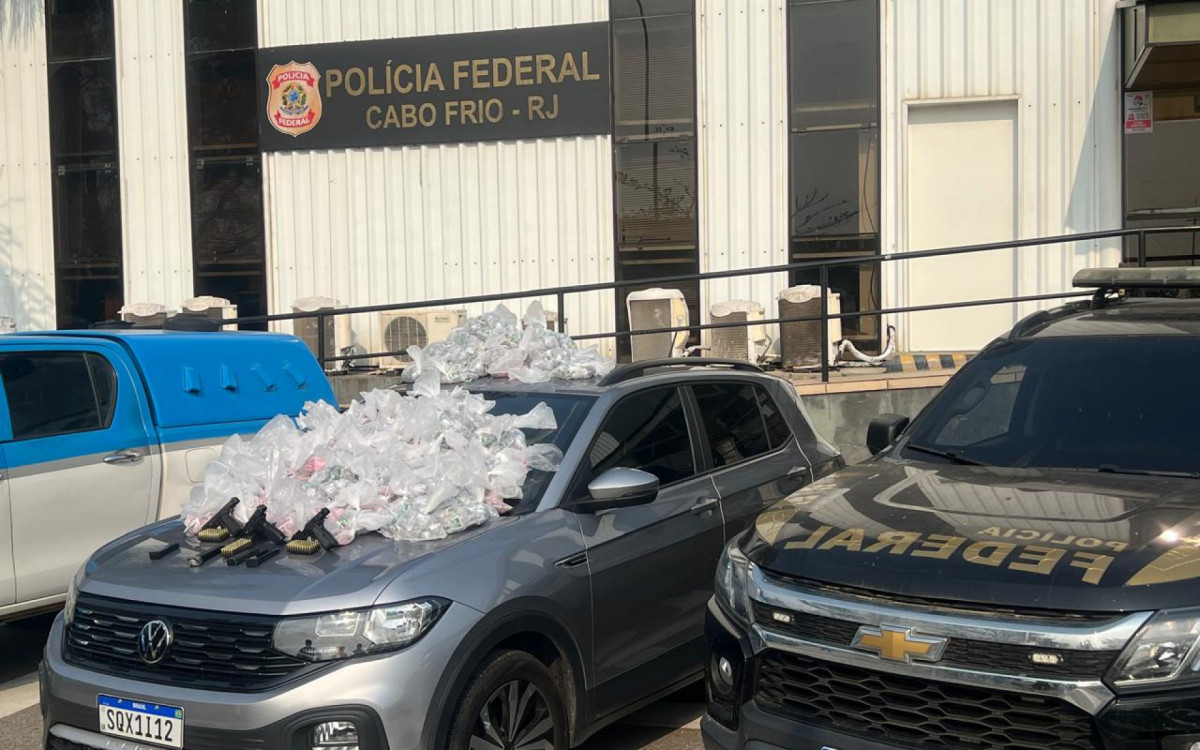 Drogas, armas e munições apreendidas com o homem