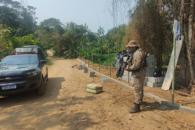 Policiais da UPAm chegam a área ambiental degradada em Paraty