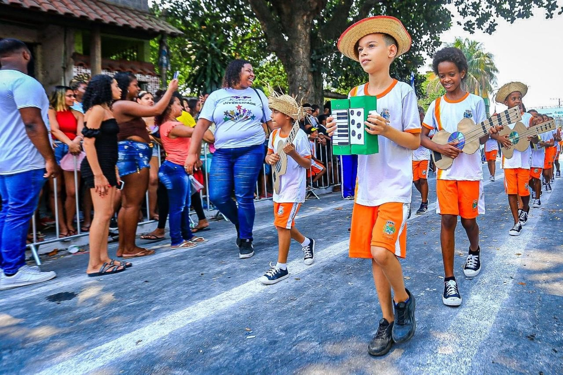 A diversidade musical e a riqueza cultural foram lembradas pelos alunos no desfile - Rafael Barreto / PMBR