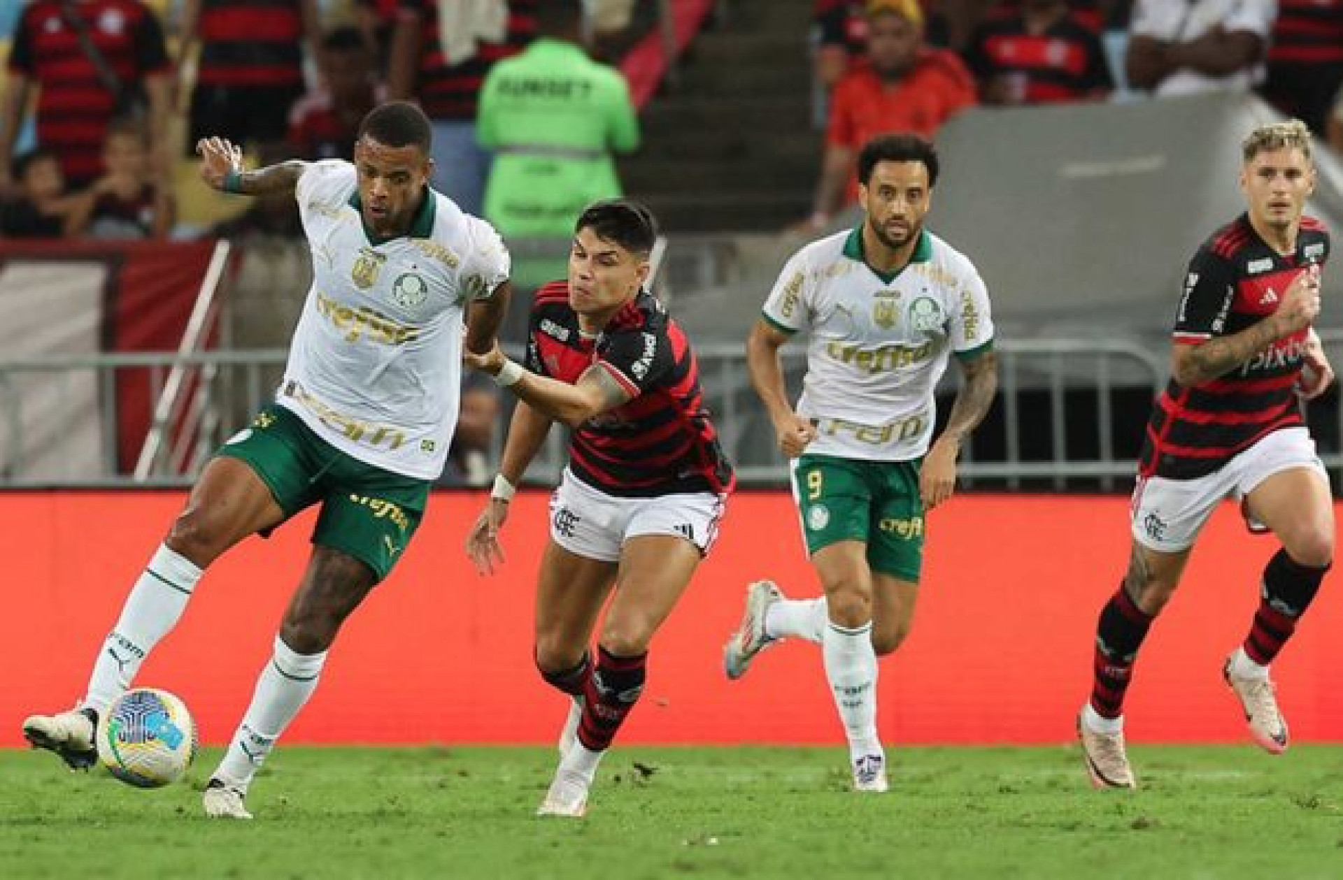 Caio Paulista agradece Abel por ajuda em adaptação