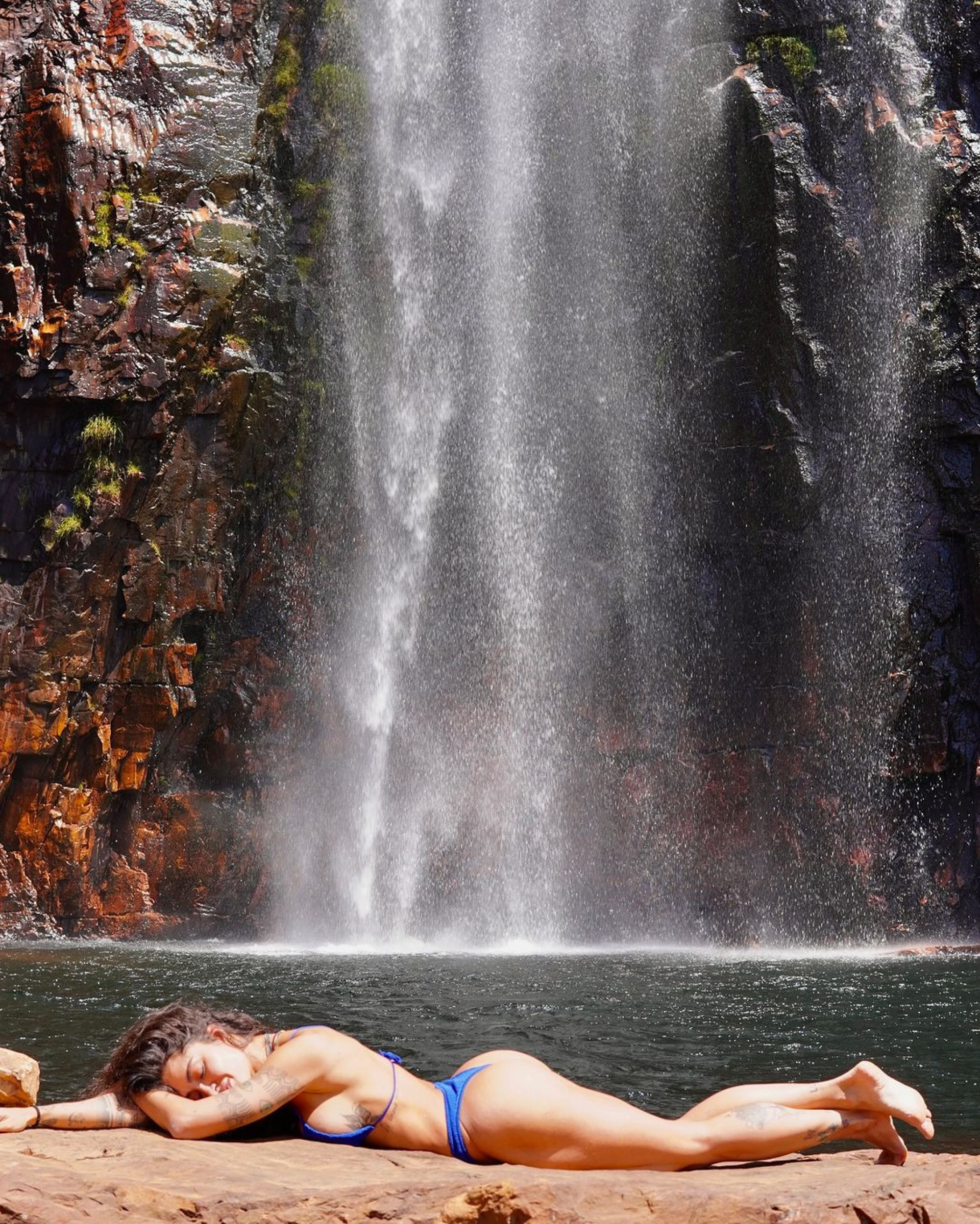 Aline Riscado posa de biquíni e exibe as curvas - Reprodução do Instagram