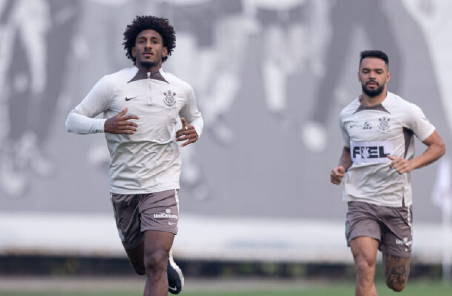 Com quatro baixas, Corinthians volta aos treinos