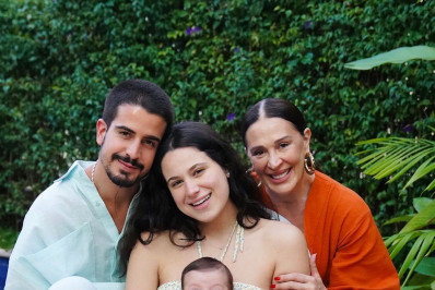 Claudia Raia encanta internautas ao publicar fotos em família