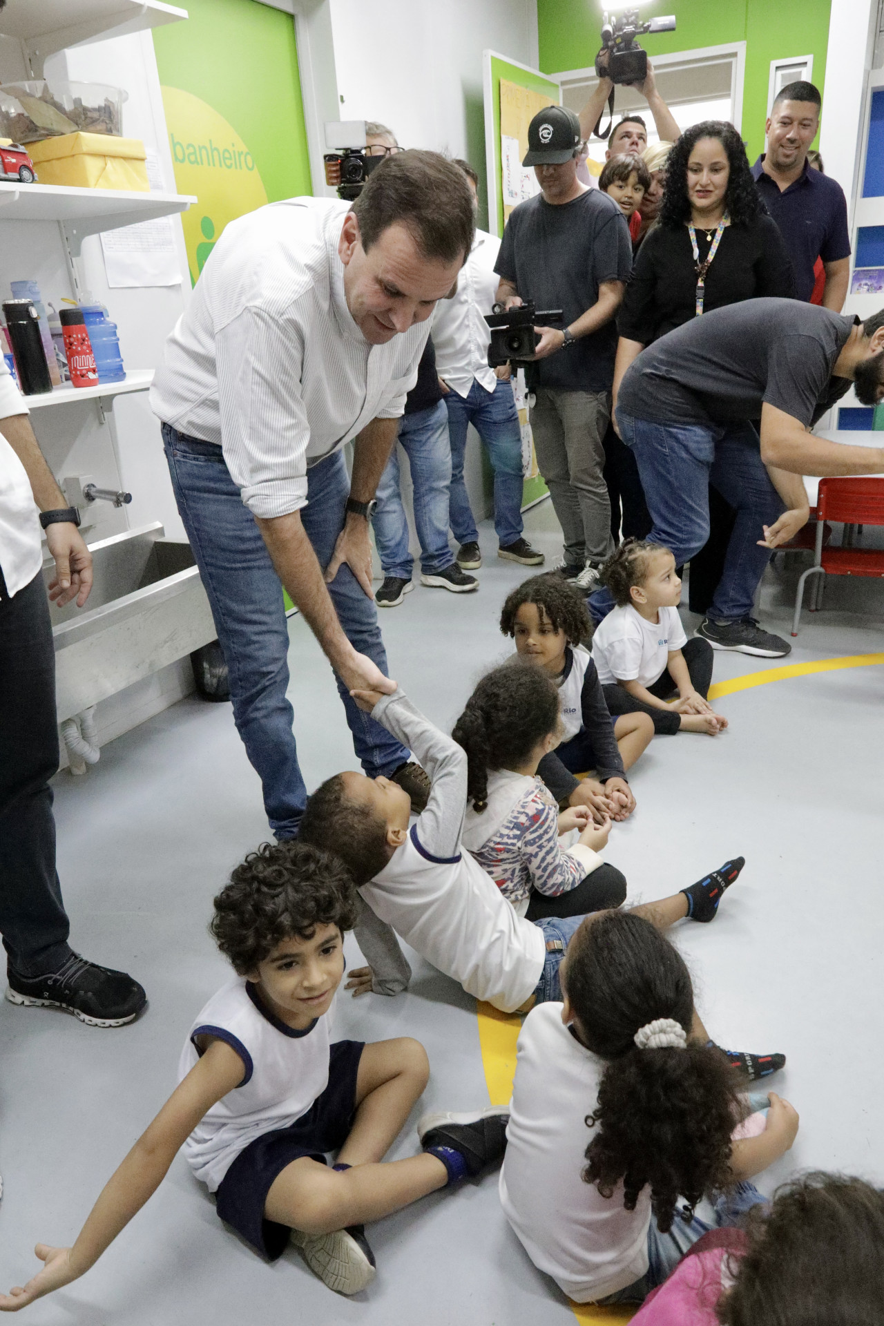 Eduardo Paes visita o Espaço de Desenvolvimento Infantil (EDI) Professora Terezinha Saraiva, em Curicica - Divulgação