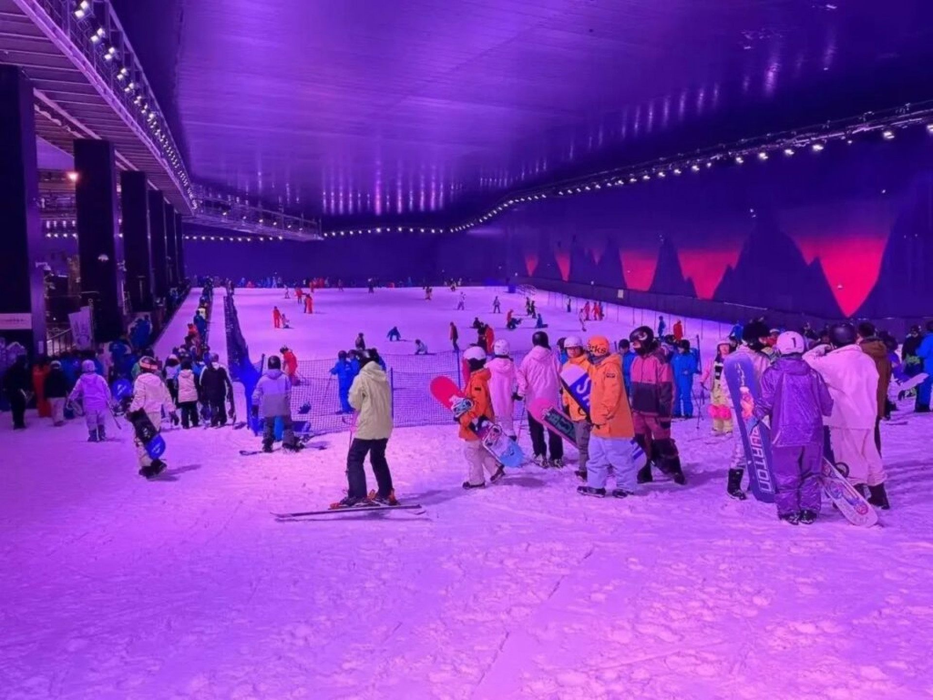 Frequentadores na pista  - Reprodução / Internet