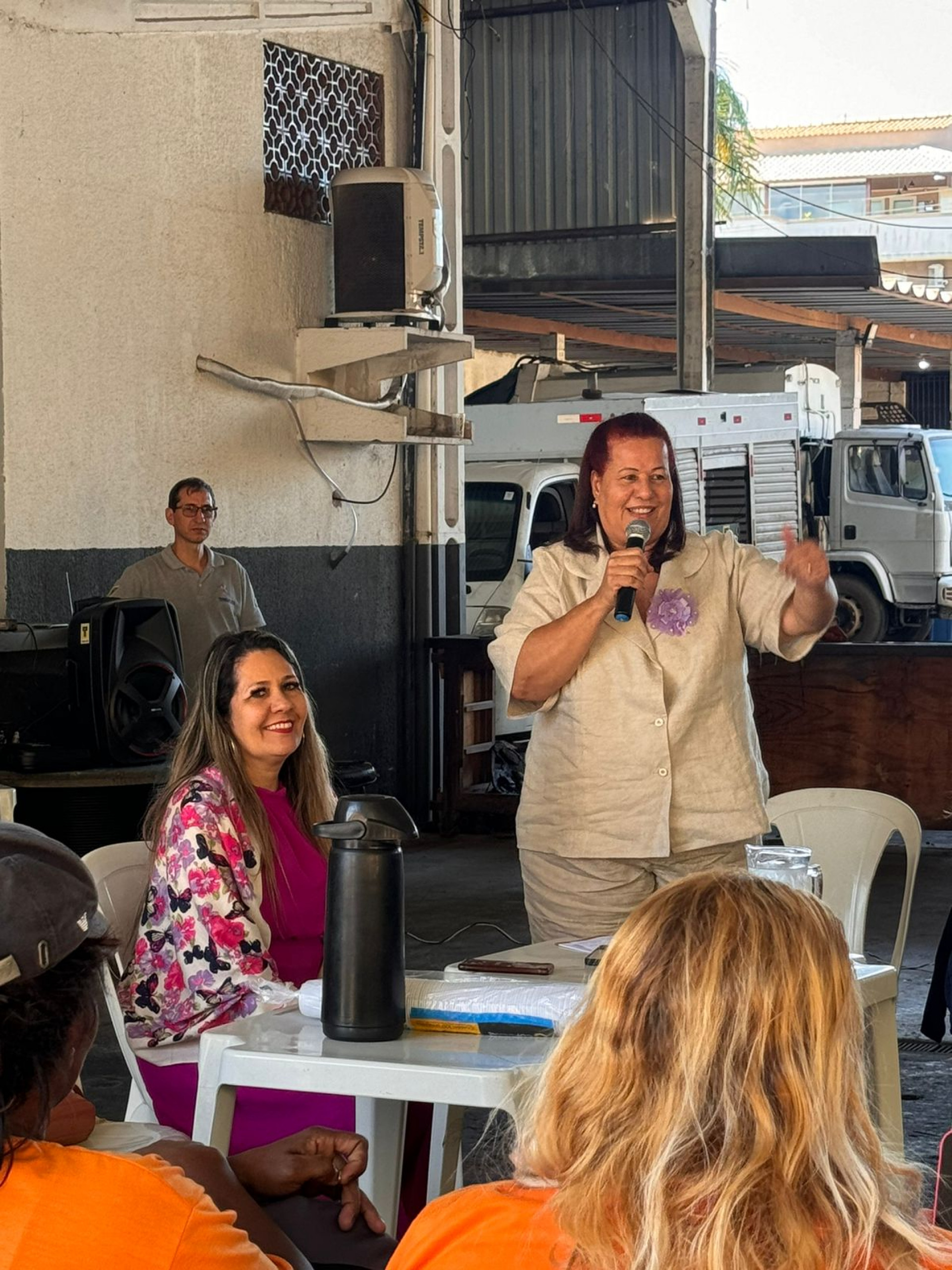 Os colaboradores da Terrapleno Rio das Ostras participaram ativamente, demonstrando interesse e envolvimento ao longo da palestra.