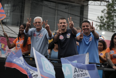 Dia do Bigode reúne cidadãos na Praça da Trindade