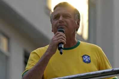 Bolsonaro pede permissão ao STF para ir à missa de sétimo dia da mãe de Valdemar Costa Neto