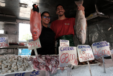 Coluna da Diurna: feirantes da Glória ensinam candidatos a 'vender o peixe'