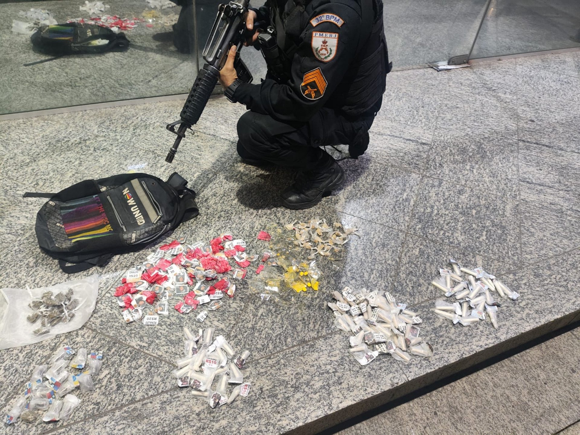 Drogas apreendidas pela polícia em operação em Nova Aliança, Rio das Ostras - Foto: Divulgação