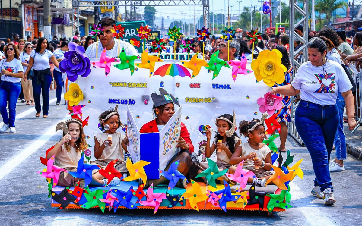O Desfile Cívico lembrou da importância da inclusão e da diversidade nas escolas e em todos os setores da sociedade