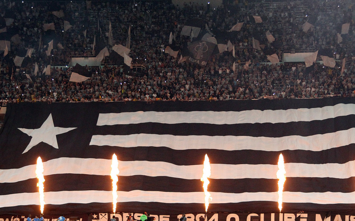 Festa da torcida do Botafogo no Est&aacute;dio Nilton Santos - V&iacute;tor Silva/Botafogo