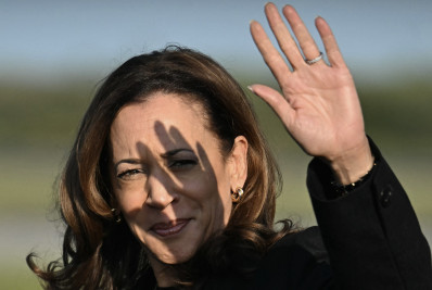 Kamala Harris chega à Filadélfia às vésperas de debate