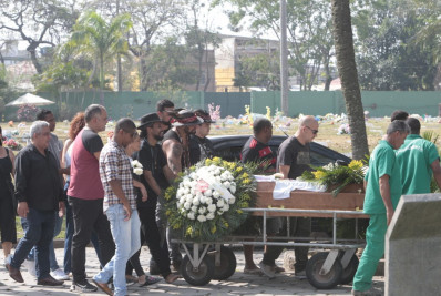 'Família está destruída', desabafa prima de jovem que morreu baleada acidentalmente pela mãe na Baixada