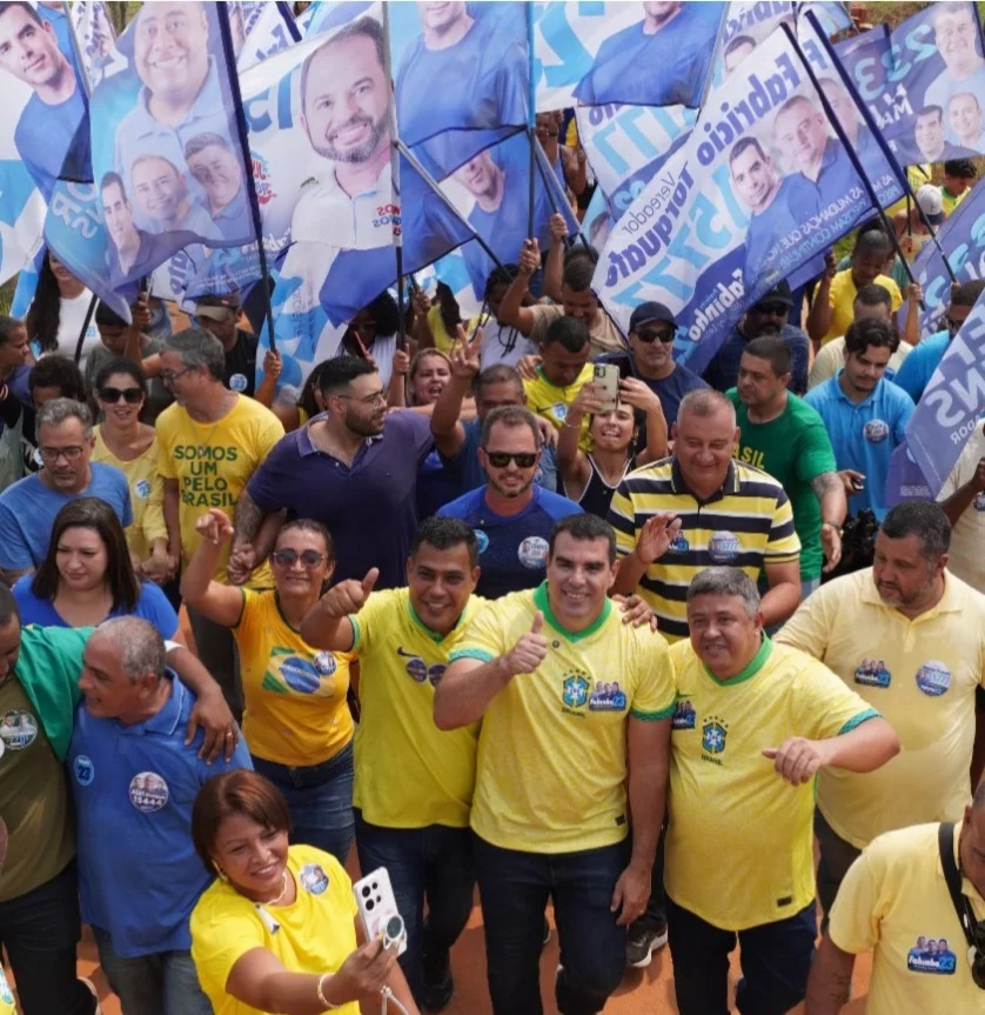  Fabinho Costa (CID) e Marciley Lessa (PL), nas ruas de Sapeatiba Mirim - Divulga&ccedil;&atilde;o