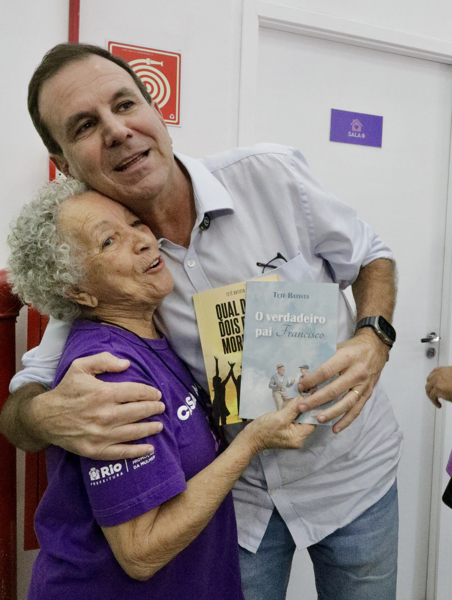 Eduardo Paes visitou a Casa da Mulher Carioca Dinah Coutinho, em Realengo, nesta segunda-feira (9) - Divulgação