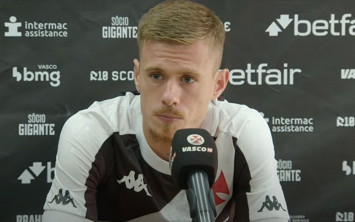 O suíço Maxime Dominguez falou em português em apresentação no Vasco