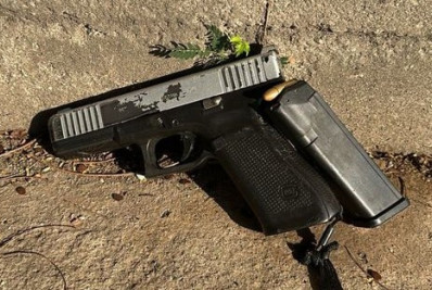 PM recupera carro roubado de aplicativo e apreende pistola entre Nova Iguaçu e Belford Roxo