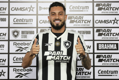 Alex Telles é apresentado pelo Botafogo e escancara felicidade: 'Projeto com ambição'