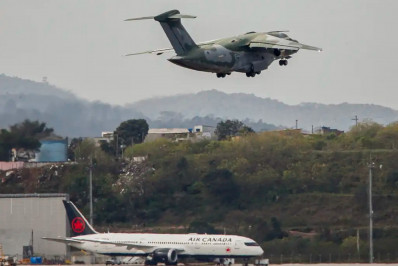 FAB intercepta helicóptero vindo da Venezuela com 240 kg de drogas