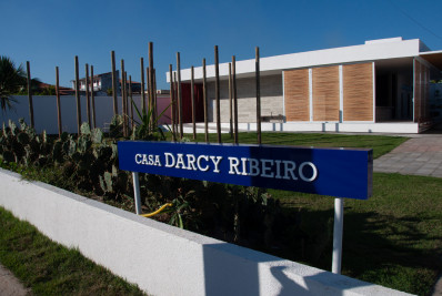 Arte indígena e outras criações interativas no Museu Casa Darcy Ribeiro, em Maricá