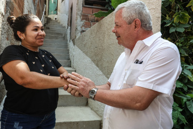 Axel Grael inspeciona obras de urbanização de Bonsucesso, em Piratininga