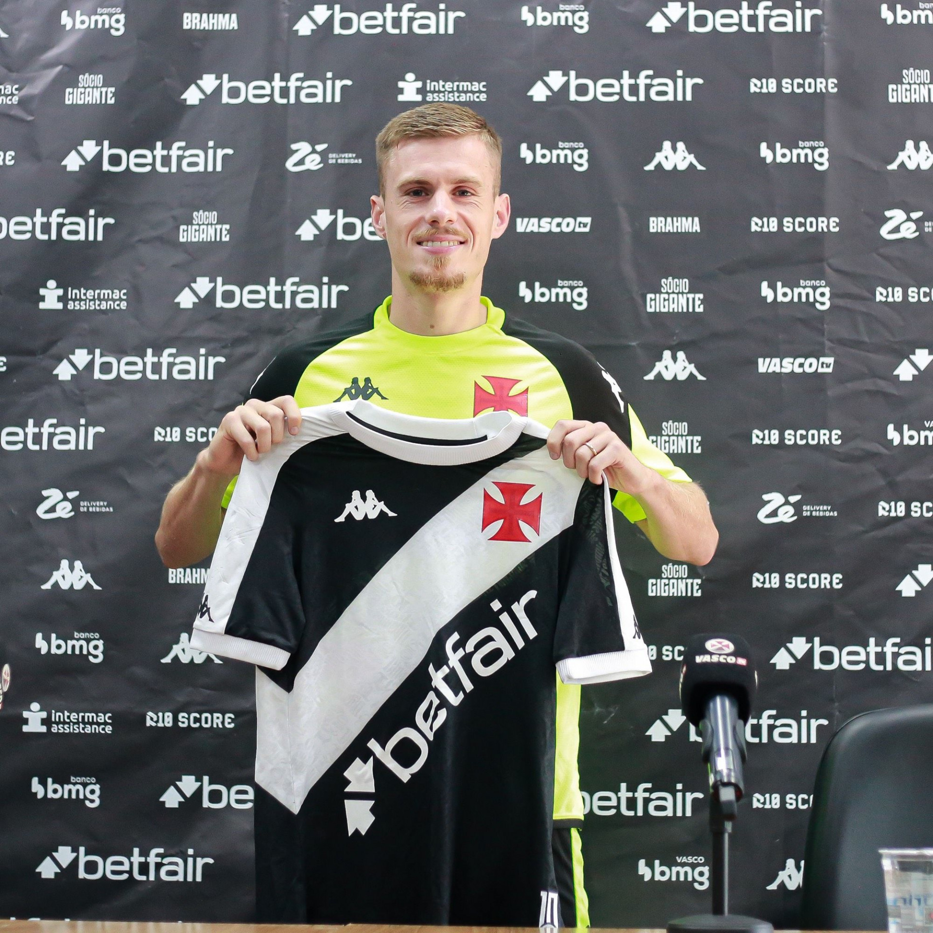 Maxime Dominguez usará a camisa 26 do Vasco