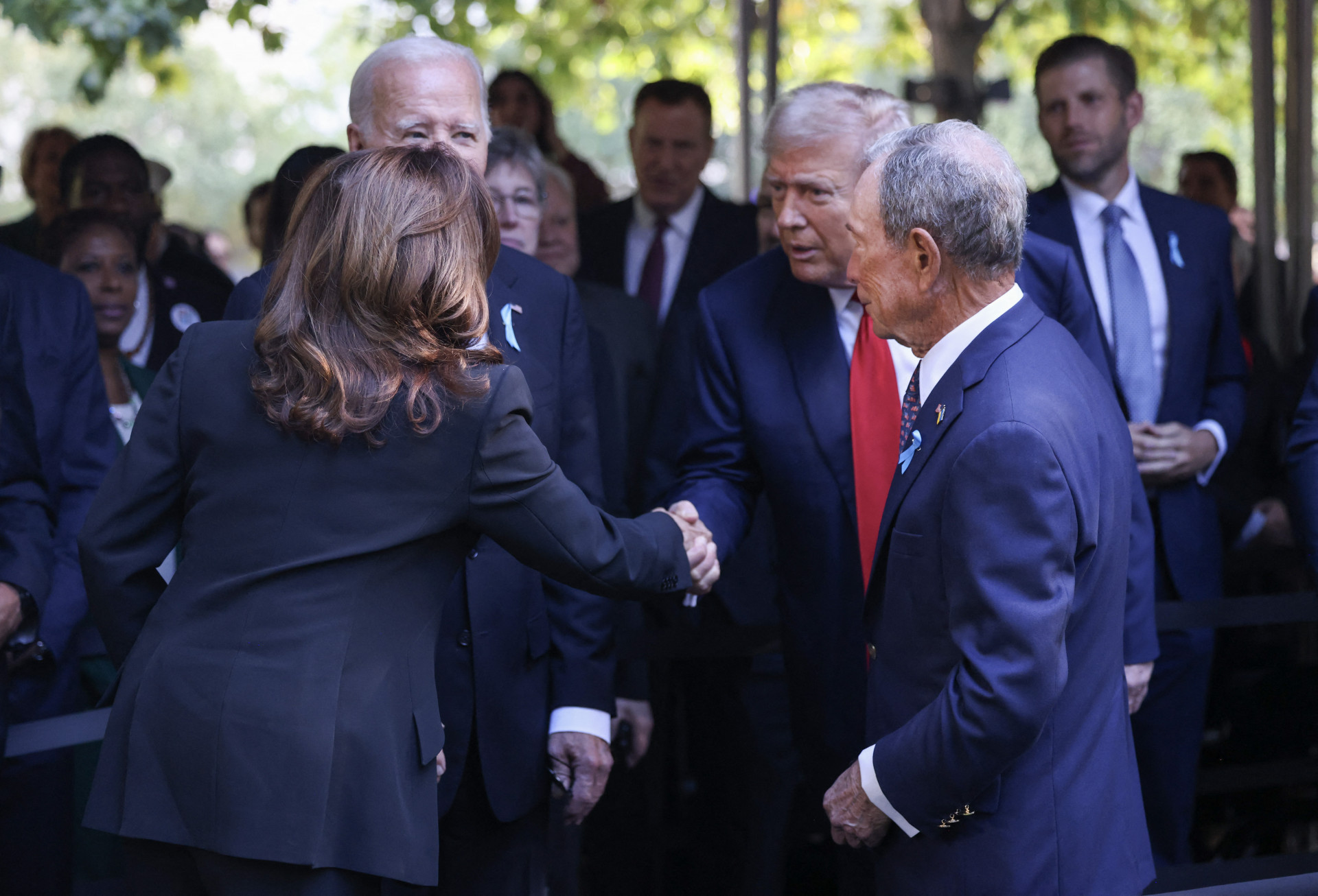 Kamala Harris e Donald Trump se cumprimentaram em cerimônia em homenagem aos mortos do 11/9 - Michael M. Santiago / GETTY IMAGES NORTH AMERICA / Getty Images via AFP