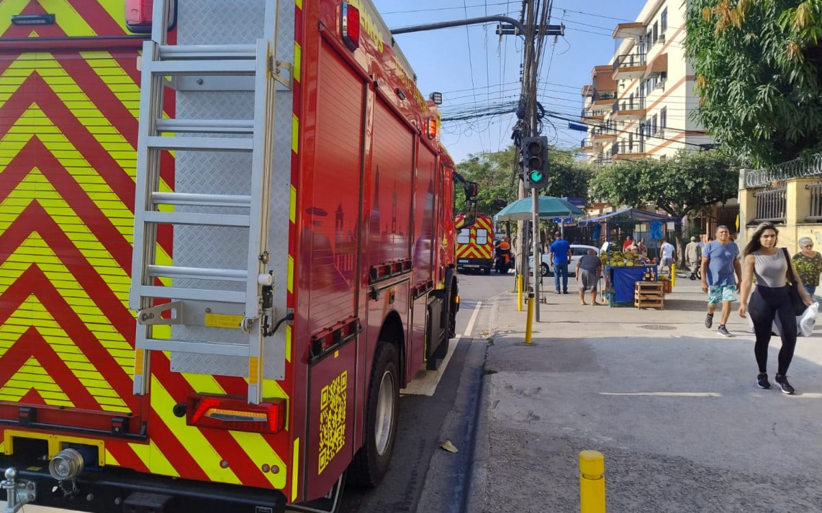 Corpo de Bombeiros atende acidente na Rua Júlio Pôrto Carrero, em Freguesia - Jornal O Dia