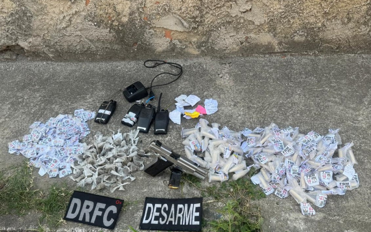 Ação apreendeu armas, drogas e radiotransmissores