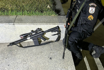 Apontado como gerente do tráfico em comunidade de Brás de Pina é preso com fuzil