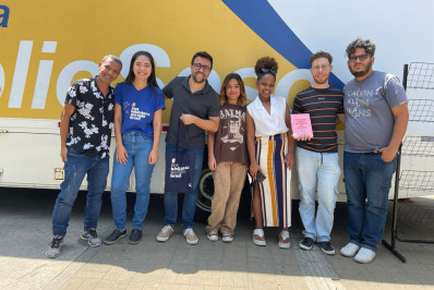 Moradores de Japeri ganham biblioteca volante na Praça Leny Ferreira