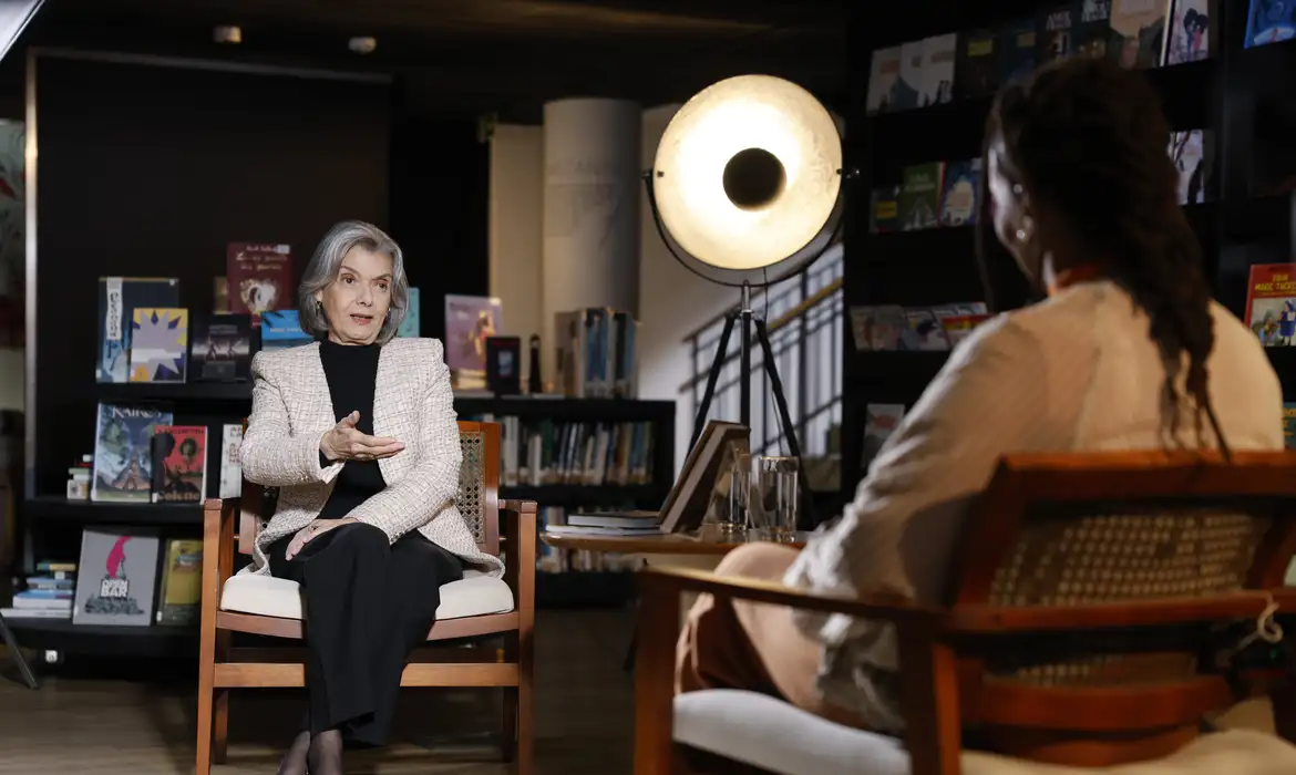 C&aacute;rmen L&uacute;cia mostra lado escritora no Trilha de Letras desta semana