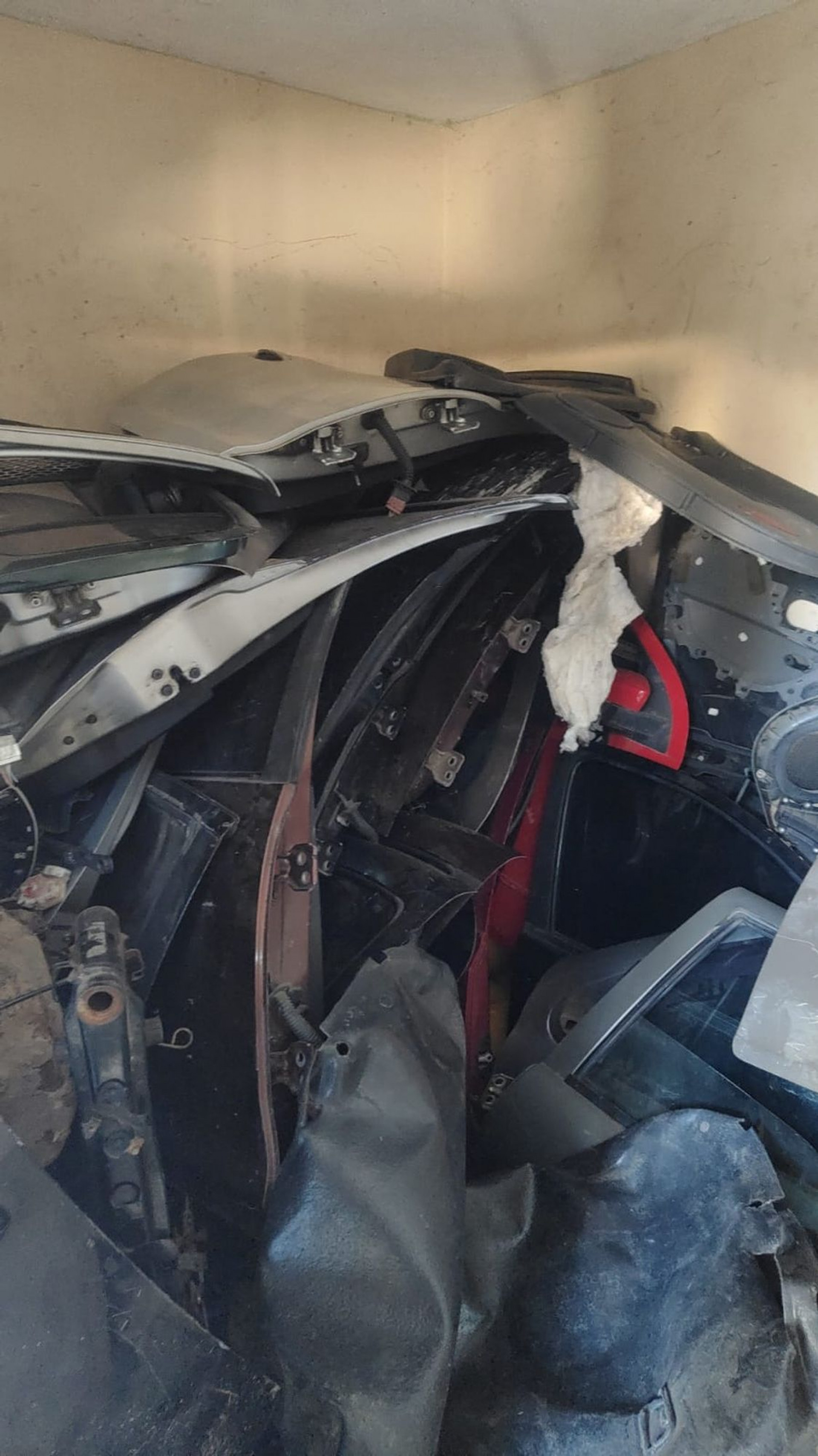 Peças foram encontradas no desmanche clandestino - Reprodução/Redes sociais