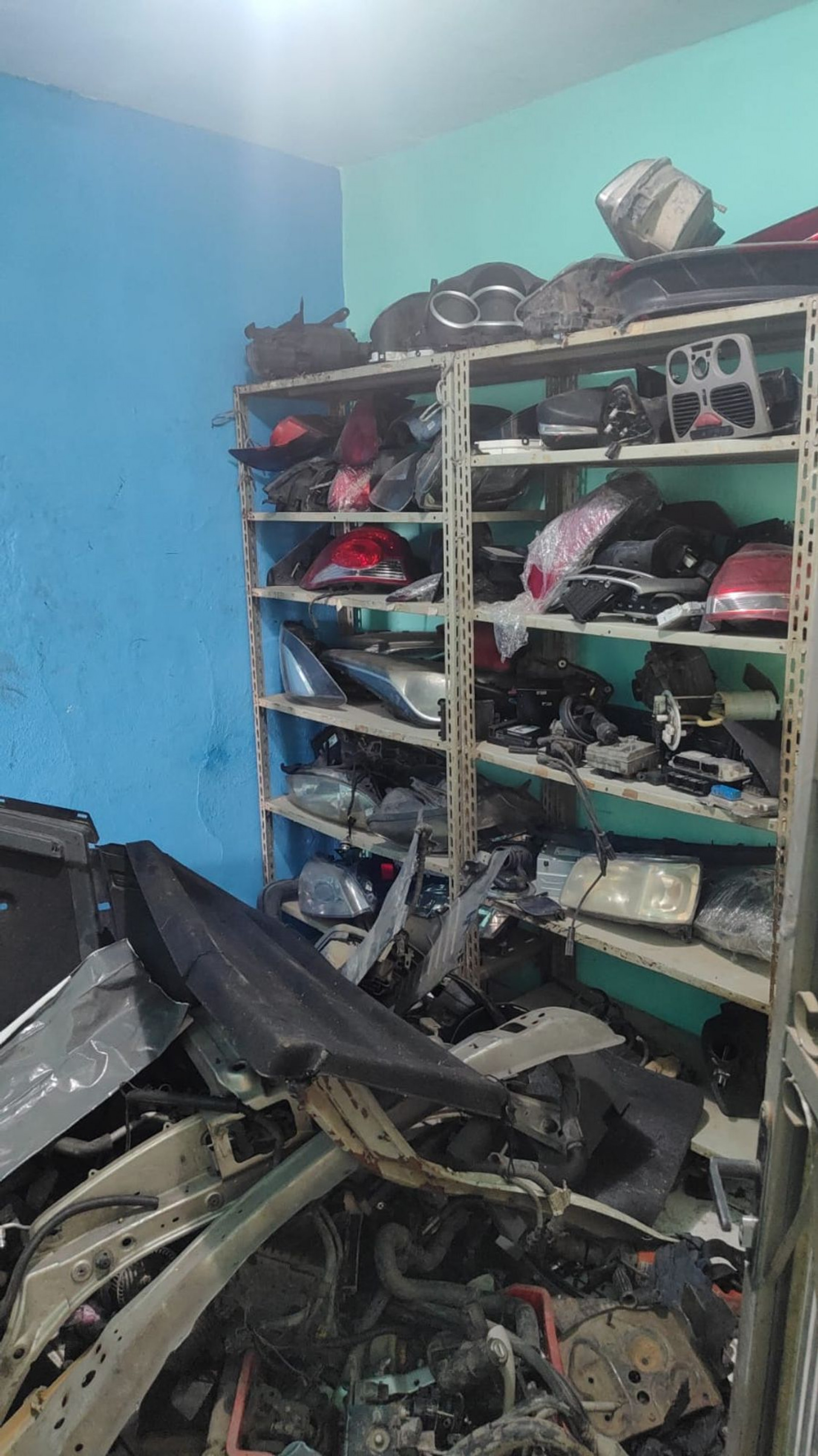 Peças foram encontradas no desmanche clandestino - Reprodução/Redes sociais