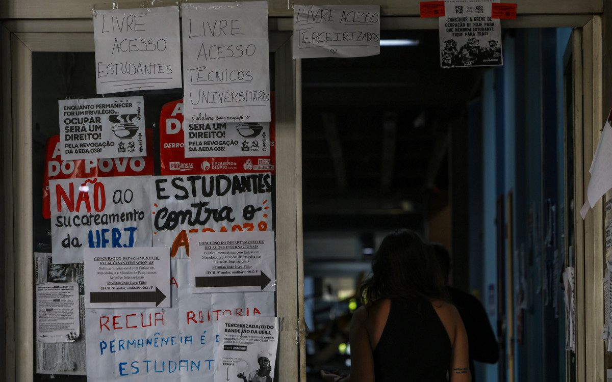 Ocupação dos estudantes na UERJ, nesta quinta-feira (12).