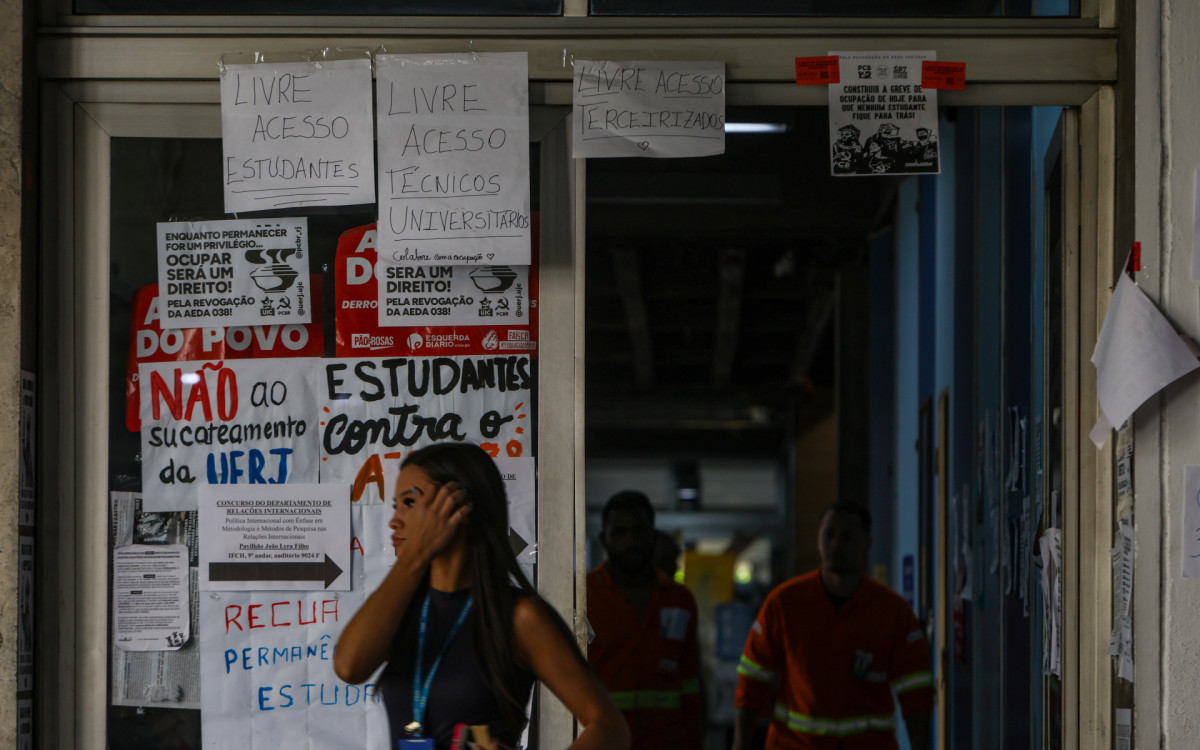 Ocupação dos estudantes na UERJ, nesta quinta-feira (12).